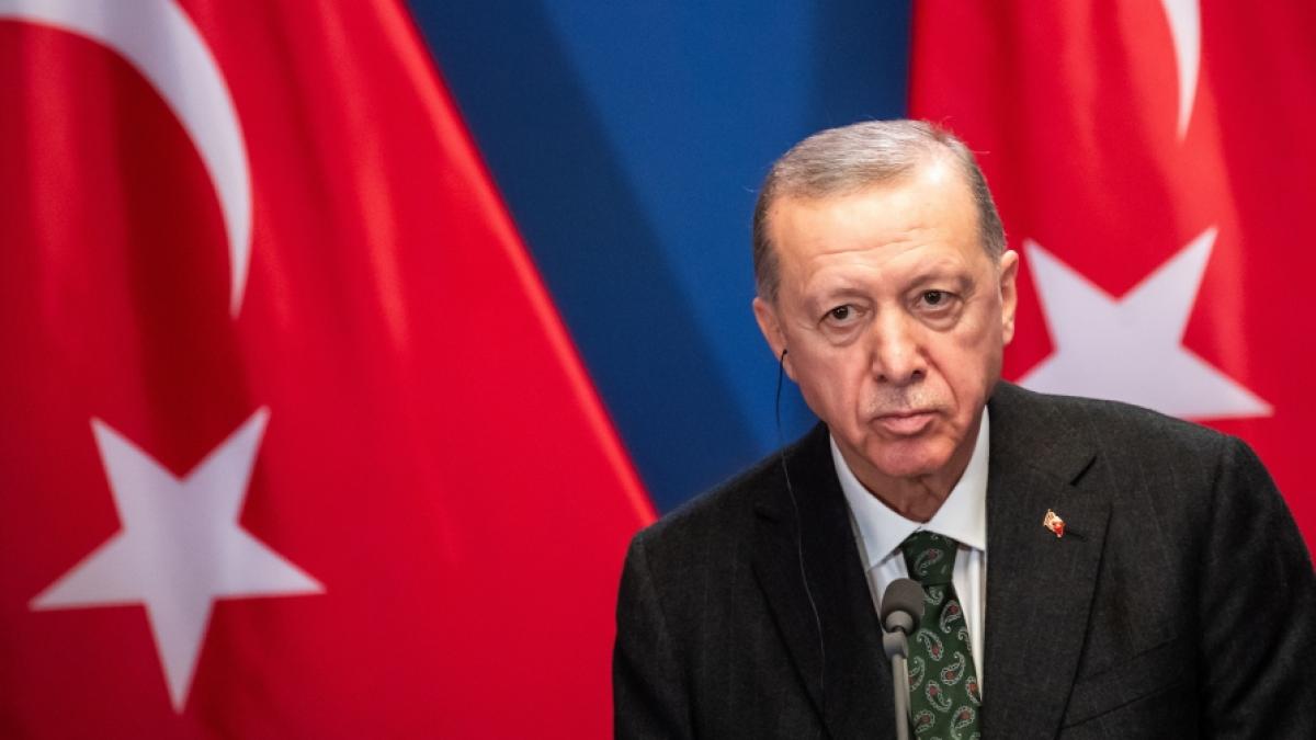 Vor laufender Kamera ohrfeigte Recep Tayyip Erdogan ein Kind, weil es ihm nicht die Hand k&uuml;sste. (Foto)
