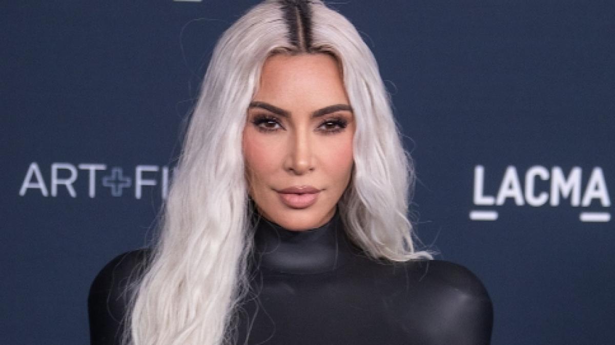 Kim Kardashian verwundert ihre Fans mit ihren unscharfen Bikini-Aufnahmen. (Foto)
