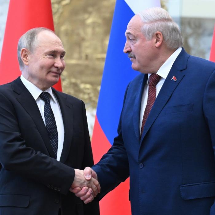 Putin-Spießgeselle macht Drohung wahr - Belarus-Truppen an Grenze formiert