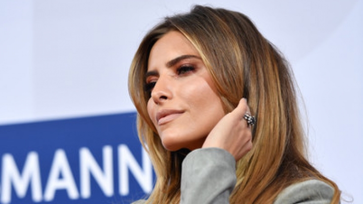 Vor der Brustverkleinerung zeigte Sophia Thomalla viel Dekolleté, jetzt nur noch jede Menge Bein.