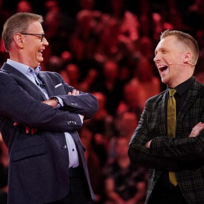 Wie gemein! Pocher beleidigt Studiogast bei Jauch-Comeback