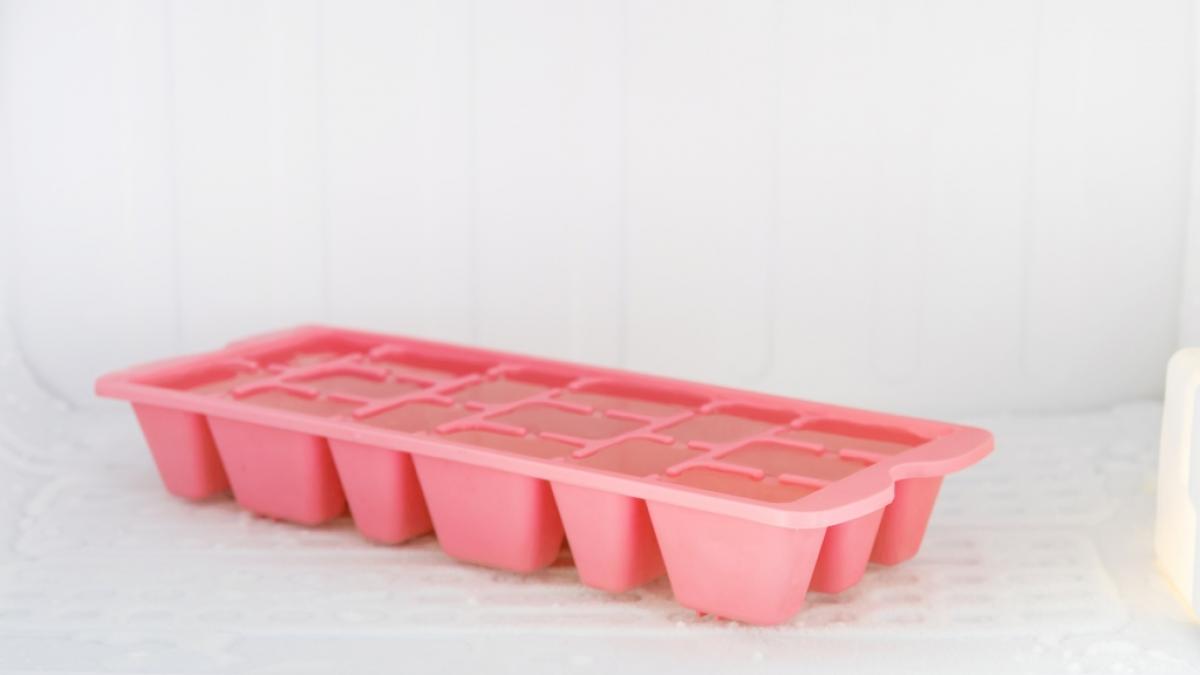 Eisw&uuml;rfel kann man ganz einfach selber machen, doch mit den richtigen Tricks werden sie perfekt. (Foto)