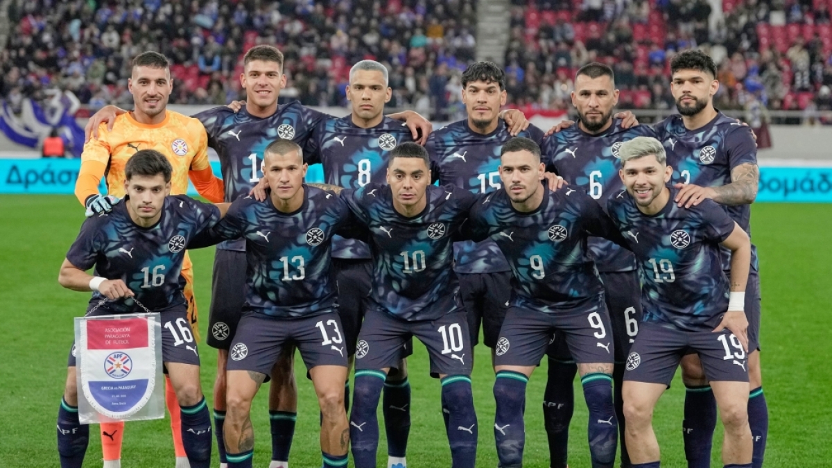 Spieler aus Paraguay stellen sich vor einem internationalen Freundschaftsspiel zwischen Griechenland und Paraguay in Pir&auml;us, Griechenland, am Freitag, 27. M&auml;rz 2026, f&uuml;r ein Mannschaftsfoto auf. Paraguay nimmt an der Fu&szlig;ball-WM 2026 teil. (Symbolbild) (Foto)