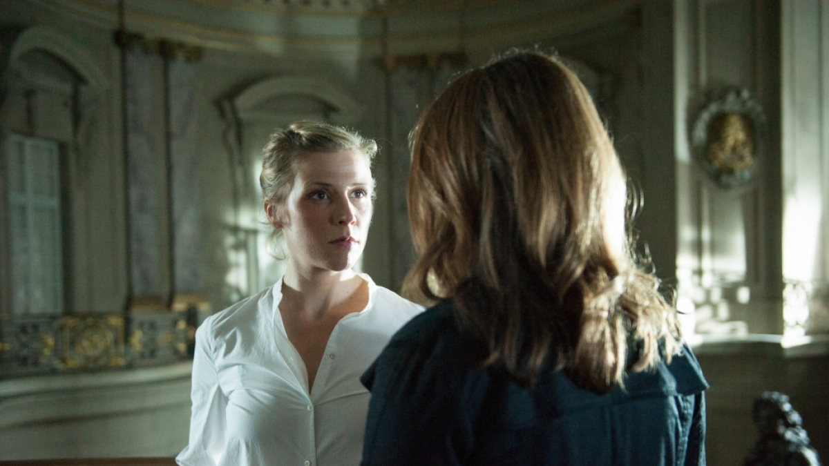 "T&ouml;dliche Gef&uuml;hle": Tina Siebold (Franziska Weisz, l.) hat sich immer mehr von ihrer Freundin Pola Warlimont (Katharina Wackernagel, r.) abgekapselt. (Foto)
