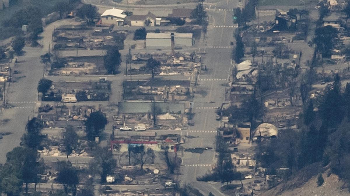 Nach dem Feuer sind fast nur noch zerst&ouml;rte Geb&auml;ude von Lytton, British Columbia, &uuml;brig geblieben. (Foto)