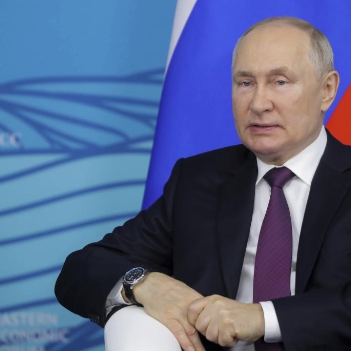 Zwischen Krafttraining und Vorkoster: Putins bizarre Tagesroutine enthüllt