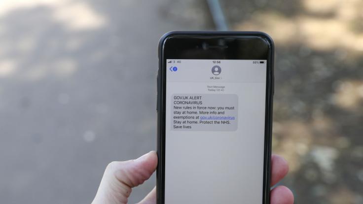 Verschwörungstheoretiker machen den Mobilfunkstandart G5 für das Coronavirus verantwortlich.