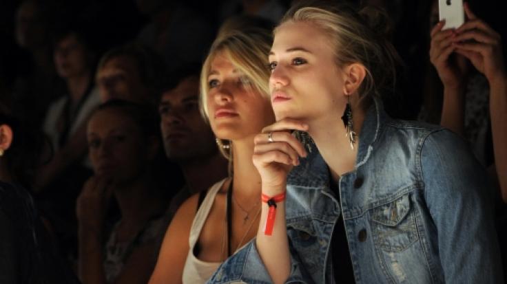 Sarina Nowak, hier mit ihrer Model-Kollegin Larissa Marolt (re.), hat als Plus-Size-Model eine erfolgreiche Karriere begonnen.