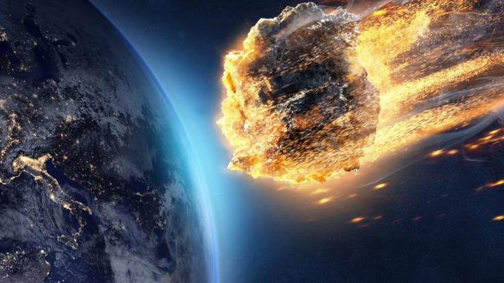 Ein massiver Asteroid könnte schon in wenigen Jahren der Erde gefährlich nahe kommen und mit einem Einschlag für Verwüstung sorgen (Symbolbild).