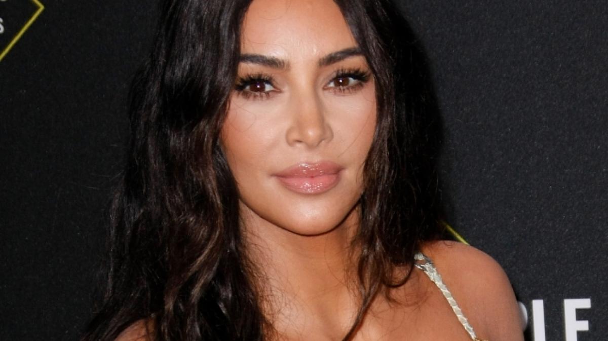 Kim Kardashian geht mit ihrem Bikini volles Risiko. (Foto)