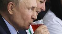 Wladimir Putin schien den Besuch bei seinen Militärpilotinnen sichtlich zu genießen.