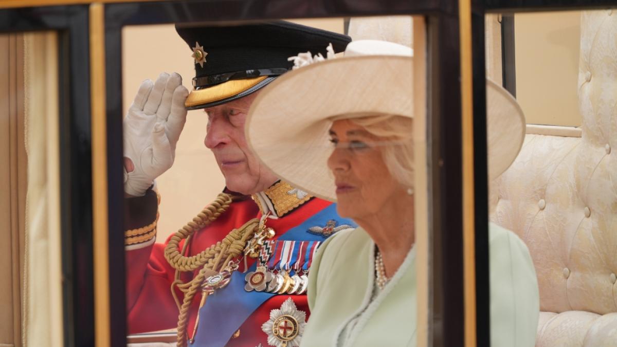 K&ouml;nig Charles III. stand bei "Trooping the Colour" im Mittelpunkt - doch einen intimen Moment mit K&ouml;nigin Camilla ignorierten die TV-Kameras bewusst. (Foto)