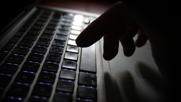 Cyber-Kriminelle arbeiten momentan mit gefälschten Apple-Mails. Nutzer sollten dem Phishing-Link nicht folgen.