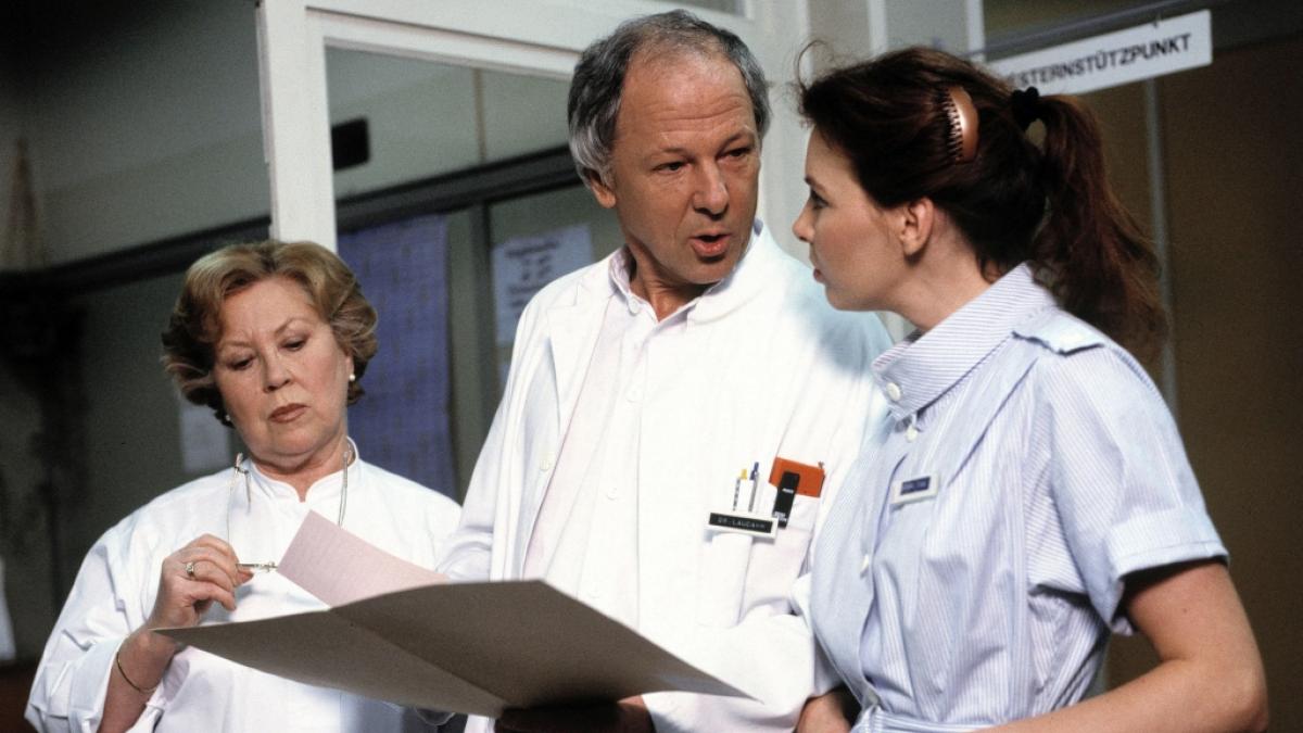 Er war Dr. Laudann in der "Schwarzwaldklinik" und die Stimme von "He-Man"-B&ouml;sewicht Skeletor: Nun ist Herbert Tennigkeit mit 85 Jahren gestorben. (Foto)