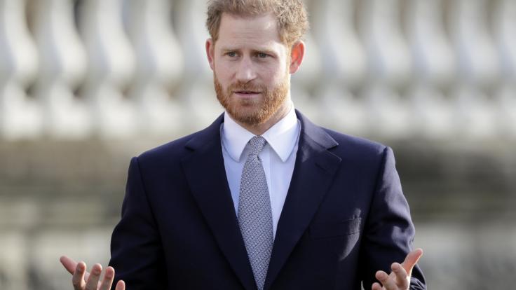 Sachen gibt's... Prinz Harry soll, so geht es aus indischen Gerichtsunterlagen hervor, einer wildfremden Frau per E-Mail die Ehe versprochen haben.