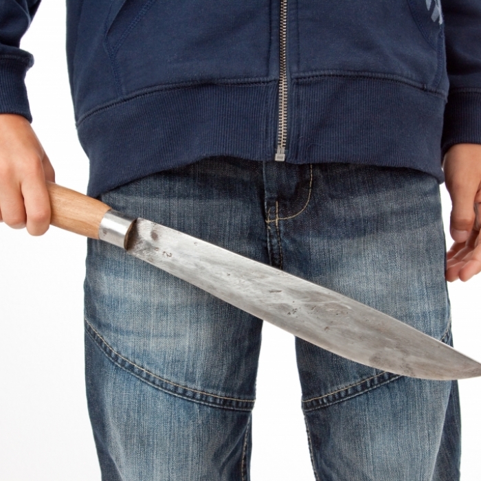 Versuchter Mord? 31-Jähriger sticht auf Polizisten ein