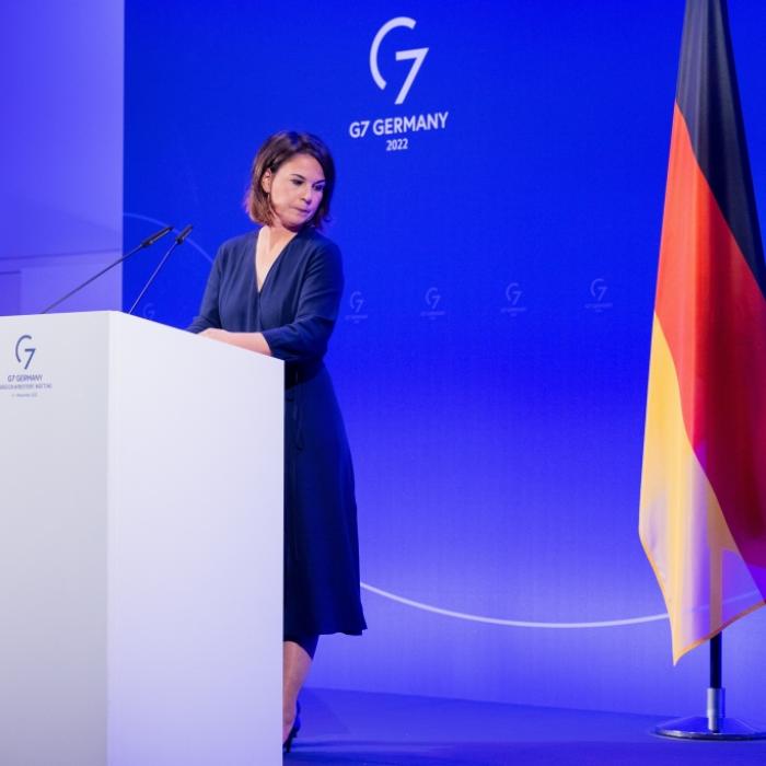Nach Mega-Shitstorm! Außenministerin bedauert Kreuz-Aktion