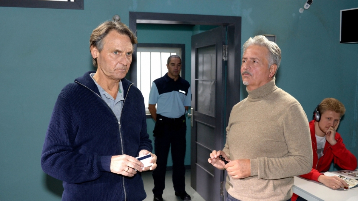 Jo Gerner (Wolfgang Bahro) trifft im Gef&auml;ngnis erneut auf seinen Erzfeind Bajan Linostrami (Matthias Unger). (Foto)