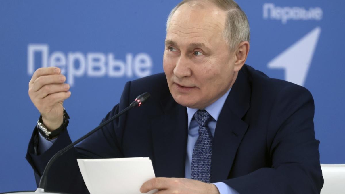 Wladimir Putin zeigte sich bei einem Termin in Pjatogorsk ungew&ouml;hnlich gut aufgelegt und in Plauderlaune. (Foto)