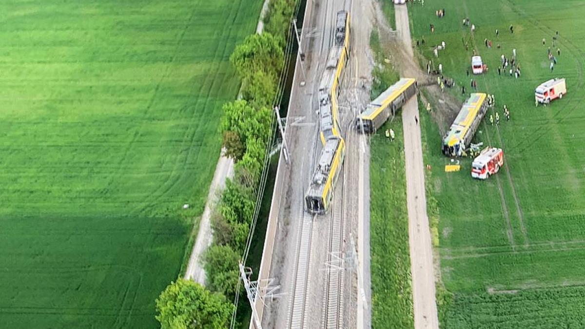 In &Ouml;sterreich hat sich am fr&uuml;hen Montagabend ein Zugungl&uuml;ck ereignet. Wie die Beh&ouml;rden berichteten, ist ein Zug der Raaberbahn entgleist, zwei Waggons sind umgest&uuml;rzt. (Foto)