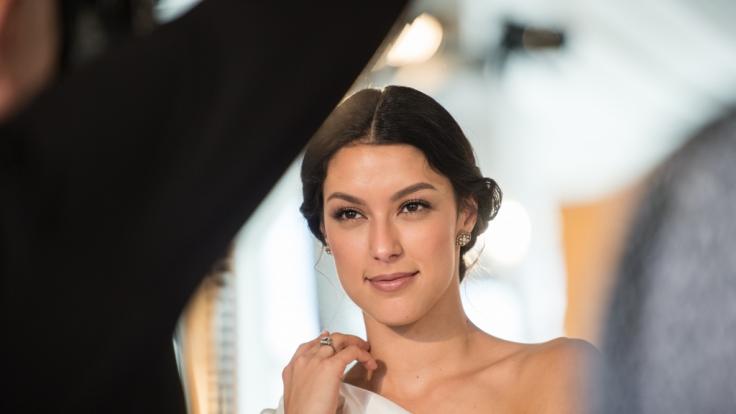 Rebecca Mir sorgt mit einem aktuellen Foto für wilde Spekulationen: Trägt sie nichts drunter?