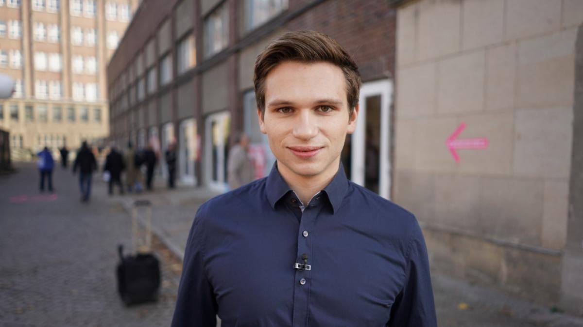 Fabian K&ouml;ster legt sich ohne Scheu mit den gr&ouml;&szlig;ten Politikern an. (Foto)