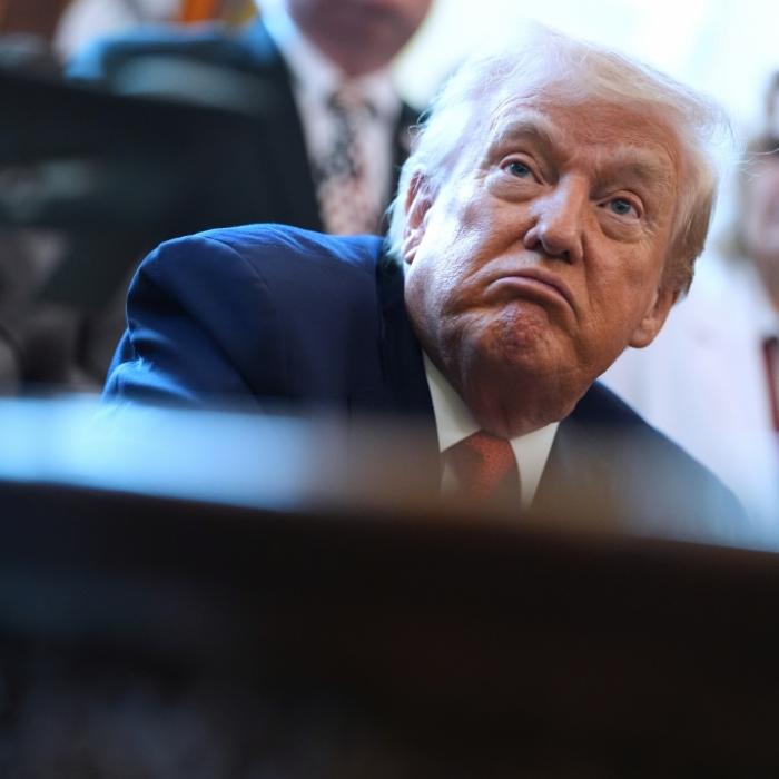 Details aus Telefonaten mit Epstein enthüllt - US-Präsident in Bedrängnis