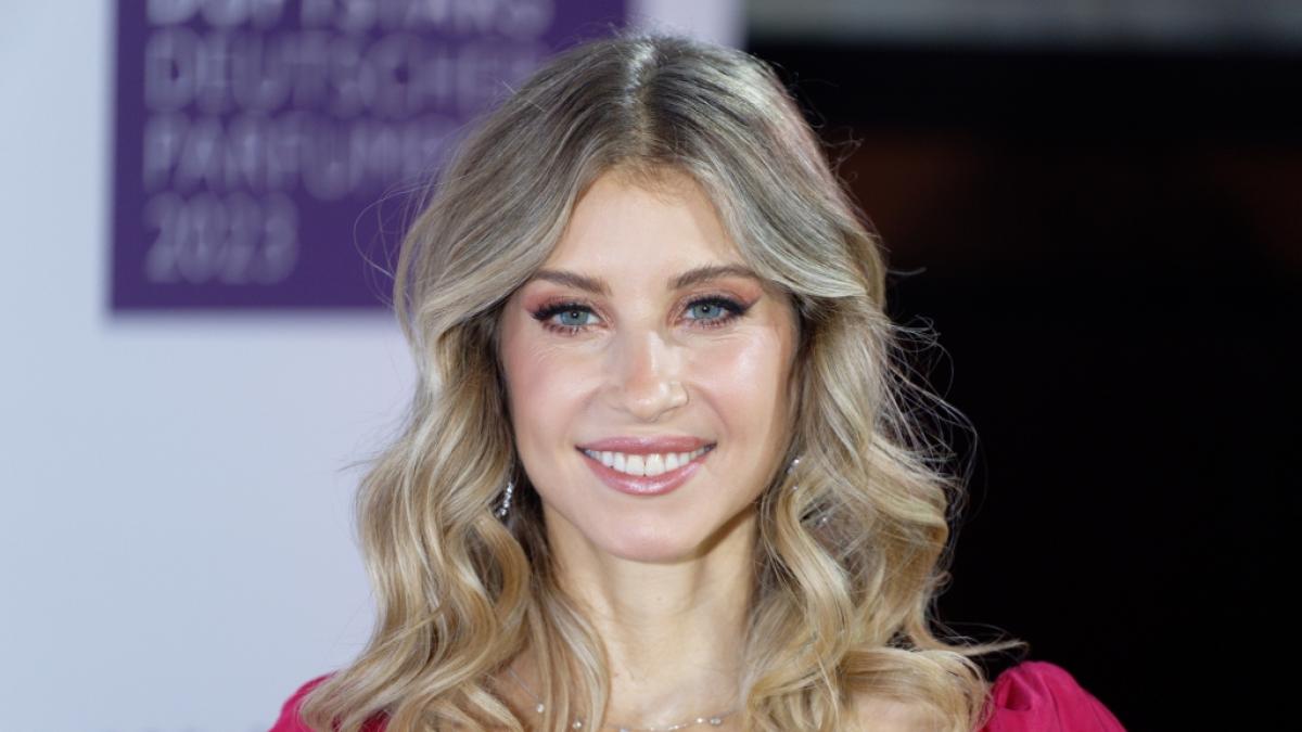 Cathy Hummels genoss eine entspannte Zeit mit ihrem Sohn und zeigte sich ihren Instagram-Fans im Bikini. (Foto)
