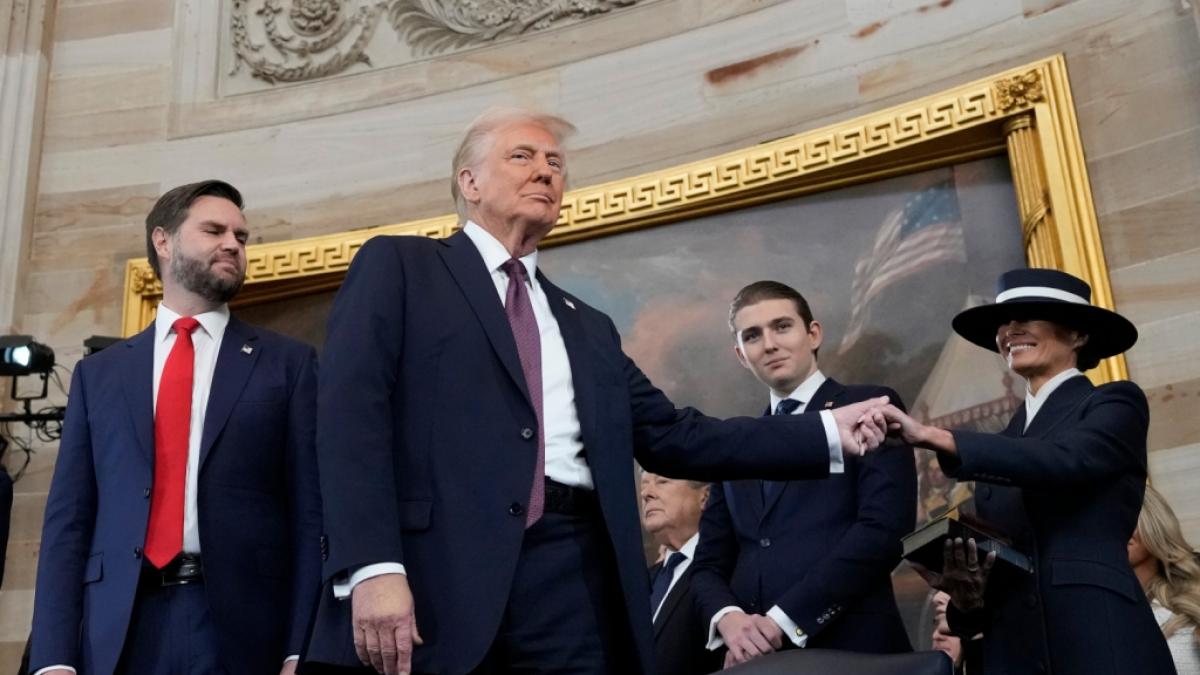 Pr&auml;sident Donald Trump bei der Amtseinf&uuml;hrung im US-Kapitol. Seine m&auml;chtigen Unterst&uuml;tzer Mark Zuckerberg, Jeff Bezos und Tesla-Chef Elon Musk feierten den Wahlsieg frenetisch. Nun machen sie derbe Verluste. (Foto)