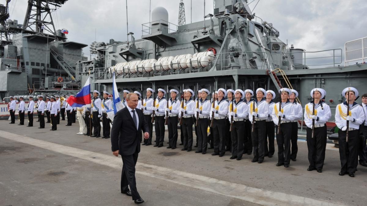 Wladimir Putins in Noworossijsk stationierte Schwarzmeerflotte ist Berichten zufolge von ukrainischen Seedrohnen attackiert worden. (Foto)