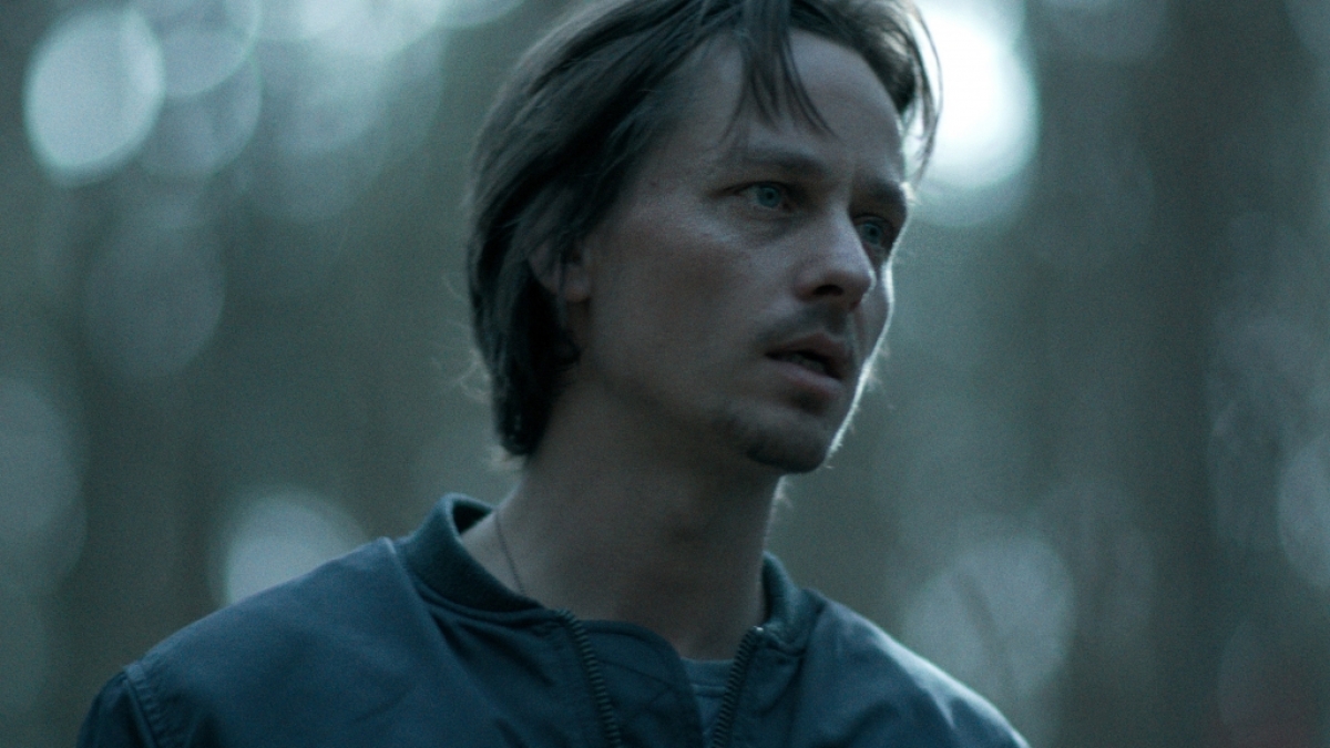 Klaus Roth (Tom Schilling) ermittelt verdeckt gegen die Sportwettenmafia. (Foto)