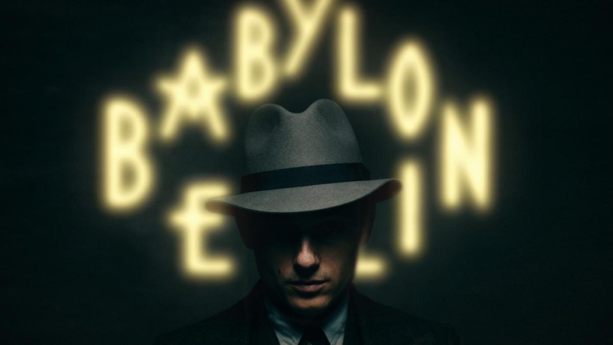 Schauspieler Volker Bruch ("Babylon Berlin") hat seine Kollegen bei Dreharbeiten in Italien mit einem n&auml;chtlichen Ausflug geh&ouml;rig auf Trab gehalten. (Foto)