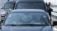 Wladimir Putin (r.) hat bei der Eröffnung einer Autobahn in Russland beinahe für einen Unfall gesorgt.