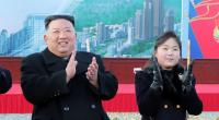 Dieses von der nordkoreanischen Regierung zur Verfügung gestellte Foto zeigt den nordkoreanischen Machthaber Kim Jong Un und seine Tochter.