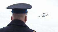 Russische Militärjets überfliegen die Militärparade zum Tag des Sieges in Moskau.
