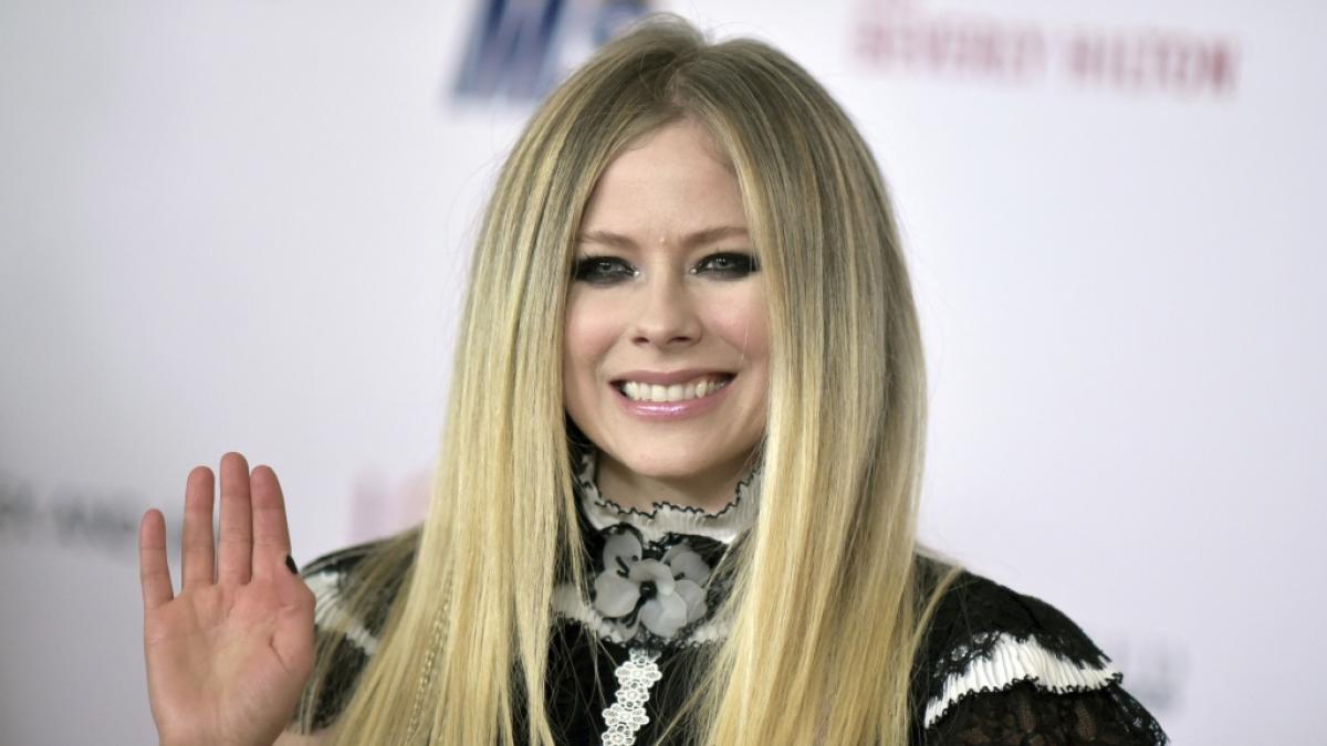 S&auml;ngerin Avril Lavigne ist in Wahrheit qicklebendig. (Foto)