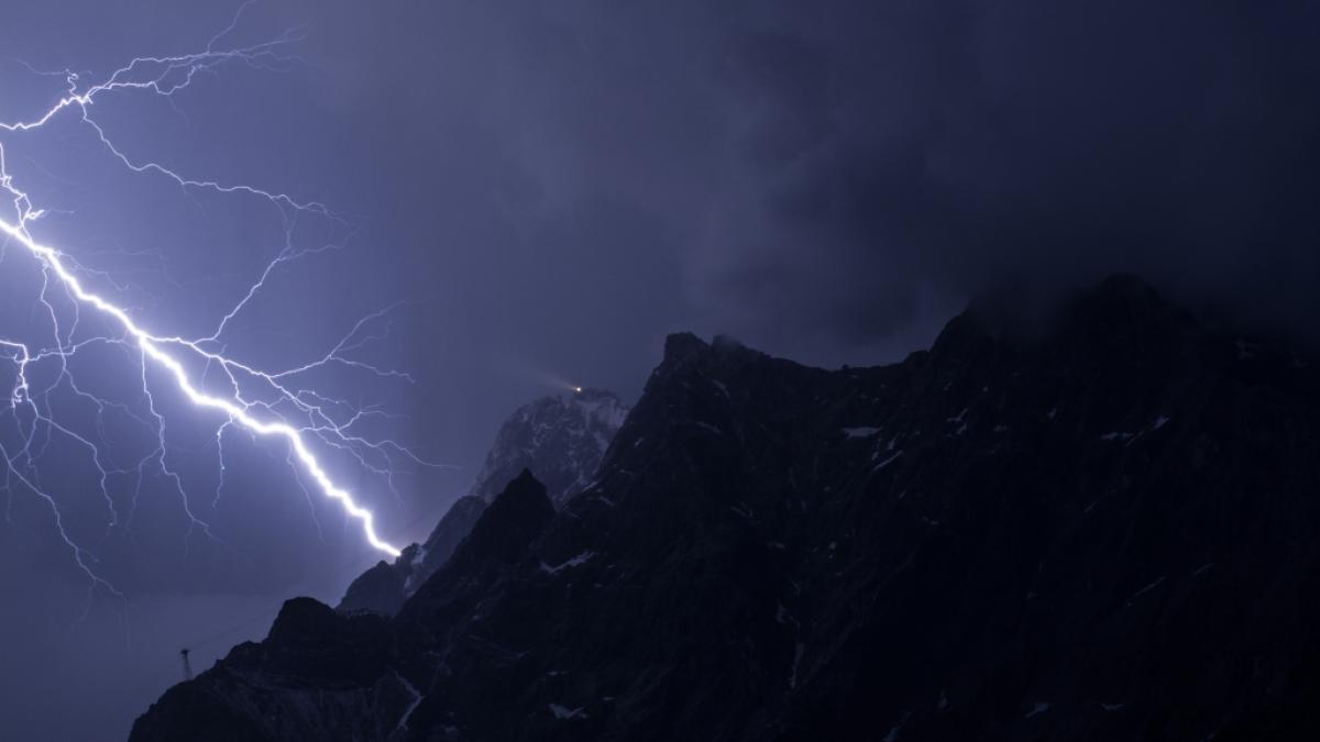 Ein 18-J&auml;hriger wurde auf der Zugspitze vom Blitz getroffen und starb. (Symbolfoto) (Foto)