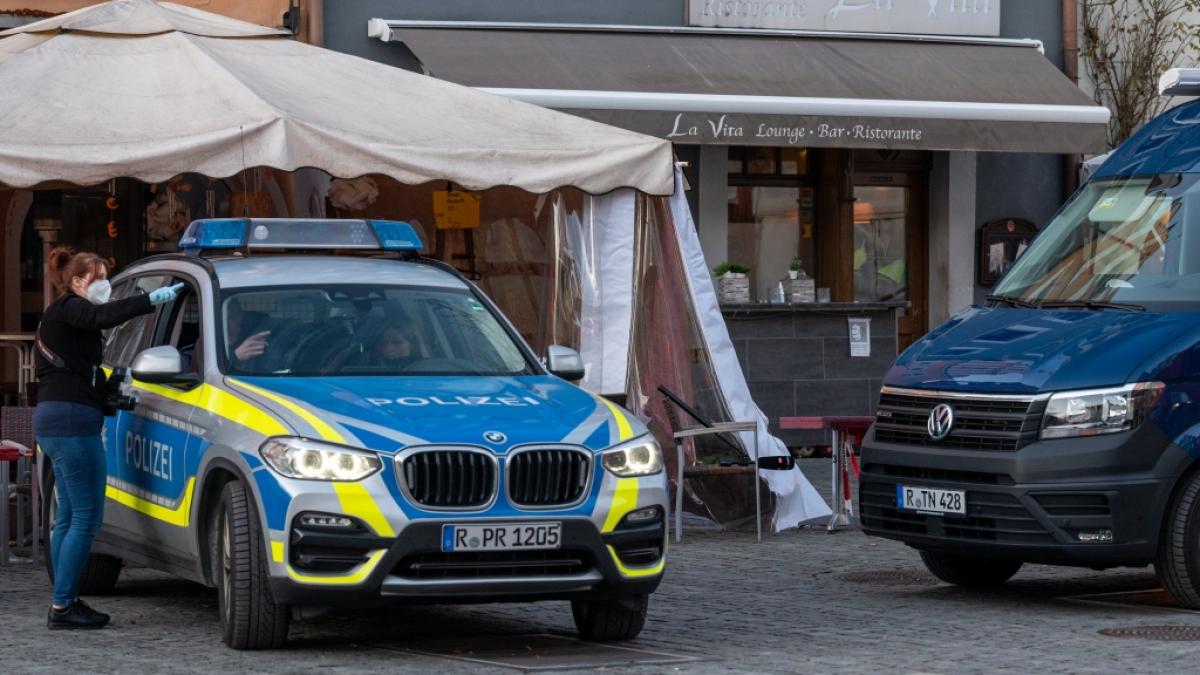 Nach einem Restaurantbesuch in Weiden (Oberpfalz) ist ein 52-J&auml;hriger m&ouml;glicherweise an einer Vergiftung gestorben. Sieben weitere Personen seien verletzt worden, einige sogar schwer, teilte die Polizei mit. (Foto)