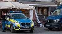 Nach einem Restaurantbesuch in Weiden (Oberpfalz) ist ein 52-Jähriger möglicherweise an einer Vergiftung gestorben. Sieben weitere Personen seien verletzt worden, einige sogar schwer, teilte die Polizei mit.