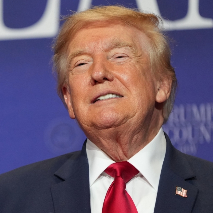 Junge stiehlt Trump die Show - dieser Bühnen-Moment sorgt für Jubel