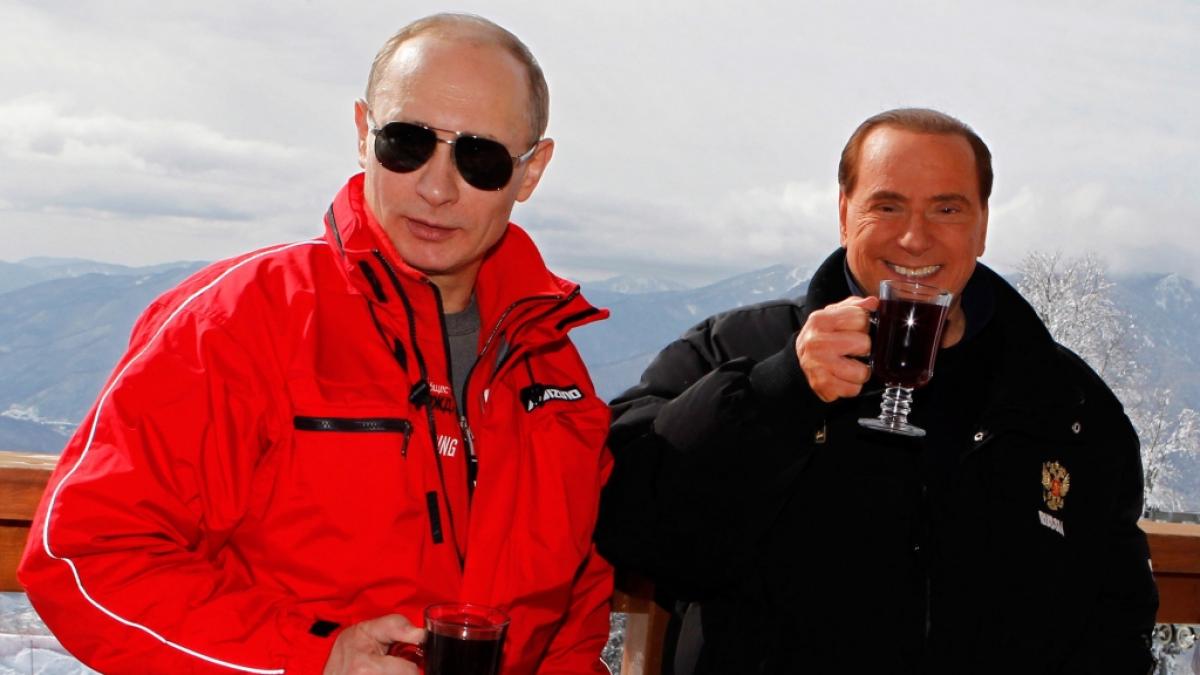 Wladimir Putin mit dem fr&uuml;heren italienischen Ministerpr&auml;sidenten Silvio Berlusconi im Ski-Gebiet in Sochi. (Foto)
