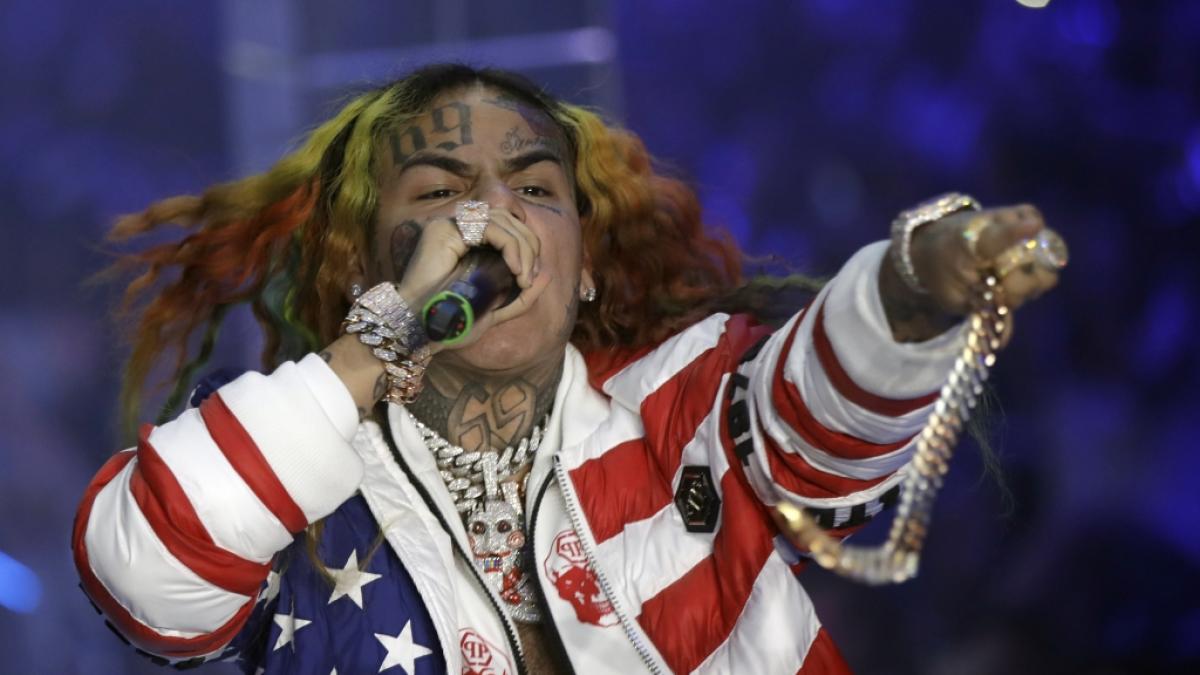 Der US-amerikanische Rapper Tekashi 6ix9ine, mit b&uuml;rgerlichem Namen Daniel Hernandez, ist Opfer einer brutalen Schl&auml;ger-Attacke geworden. (Foto)
