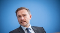 Christian Lindner hält weiter an seinem Tankrabatt fest.