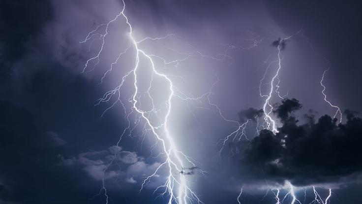 In Sachsen-Anhalt wurde am Wochenende ein Mann vom Blitz erschlagen.