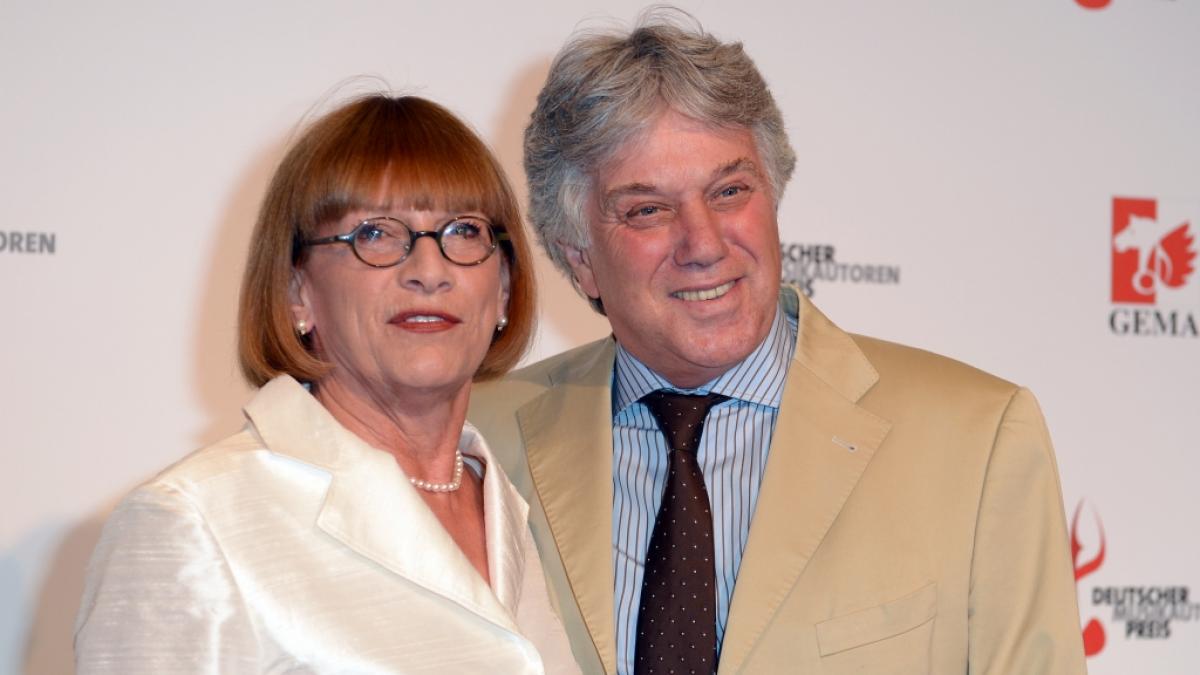 Rolf Zuckowski mit seiner Frau Monika 2012 bei der Verleihung des Deutschen Musikautorenpreises. (Foto)