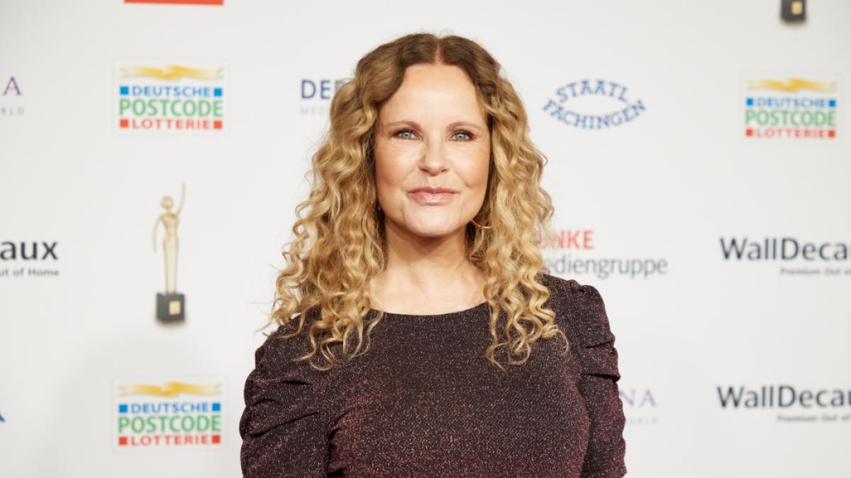 Katja Burkard begeistert ihre Fans im Bikini. (Foto)