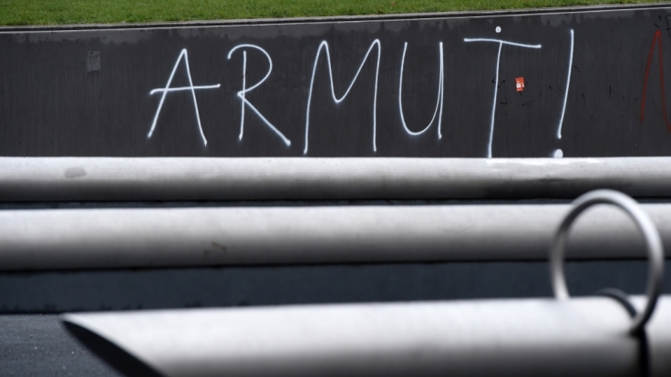 Jeder dritte Alleinstehende in Deutschland ist von Armut bedroht.