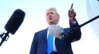 US-Präsident Donald Trump spricht mit den Medien, bevor er am Palm Beach International Airport an Bord der Air Force One geht.  