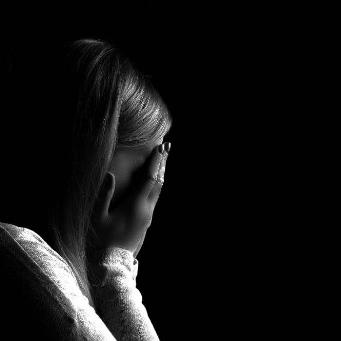 Krankenfahrer vergewaltigt 17-Jährige nach Krebs-OP