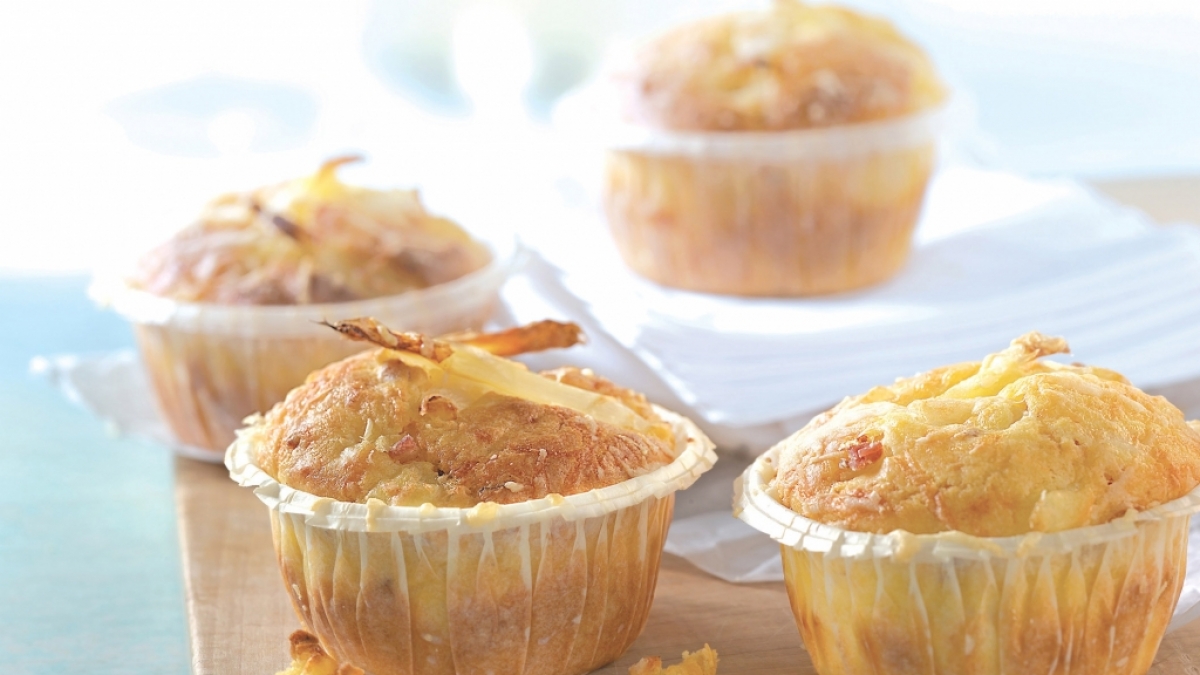 Spargelmuffins mit Parmesan und Speck (Foto)